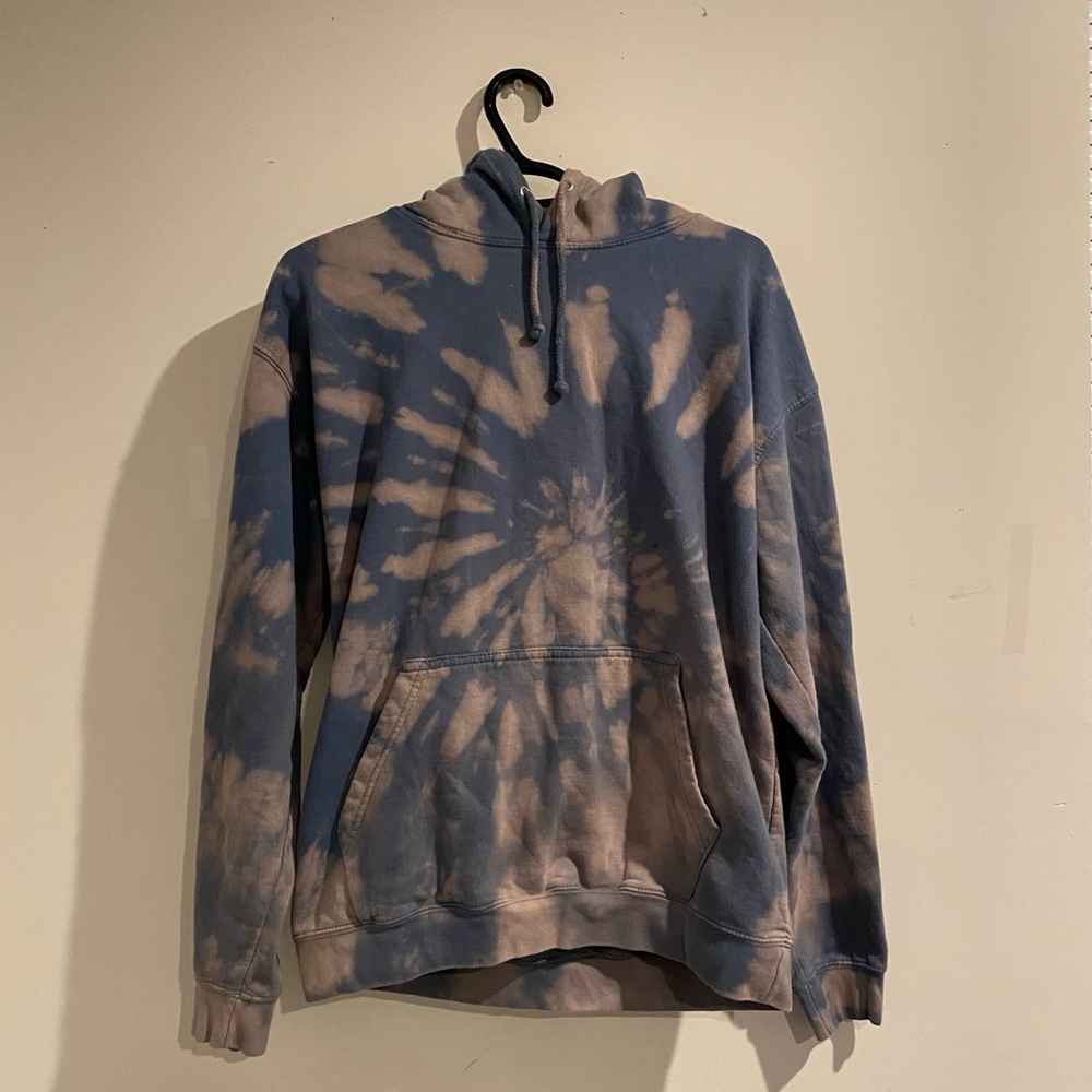 tie dye blue and white hoodie.